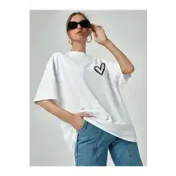 تی شرت سایز سفید با چاپ قلب کوچک Doğannboss