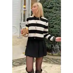 ژاکت بافتنی زنانه BertoNelly راه راه مشکی یقه کراپ