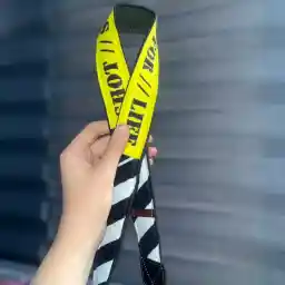 بند دوربین ترنگ طرح دار زرد و مشکی Torang neck strap