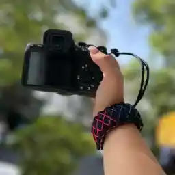 بند مچی دوربين طرح رنگين کمان Carpal strap