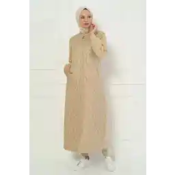 Beyza Badem Kapitone Fermuar Detaylı Bej Tesettür Kaban 3418