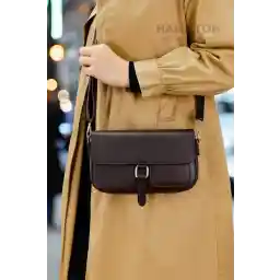 HAMILTON Orijinal Kadın Kartlıklı Koyu Kahverengi Çapraz Ayarlanabilir Askılı Astarlı Deri Baget Omuz Çantası