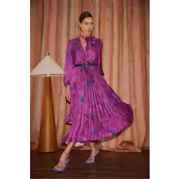 لباس یقه چین دار یقه بنفش