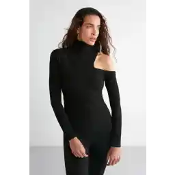 GRIMELANGE Sandy Kadın Düzensiz Fitilli Esnek Kumaşlı Tek Omzu Açık Siyah Bluz