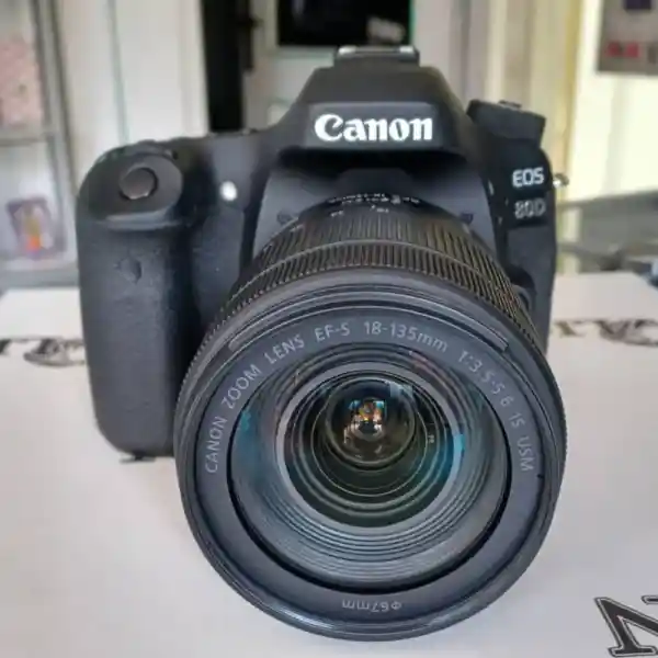 دوربین عکاسی کانن دست دوم Canon EOS 80D Kit 18-135mm f/3.5-5.6 IS USM (شات 36000)