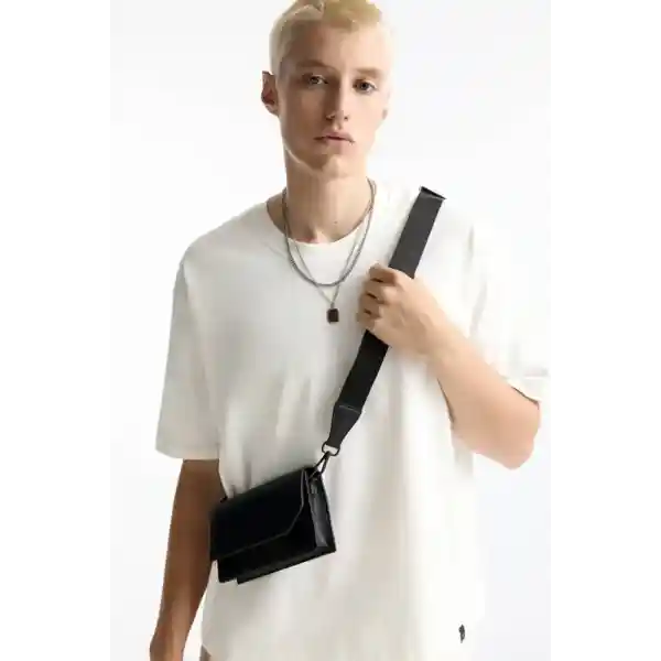 Pull & Bear Kapaklı ve çapraz askılı çanta