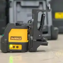 تراز دیوالت نور سبز مدل DW088CG