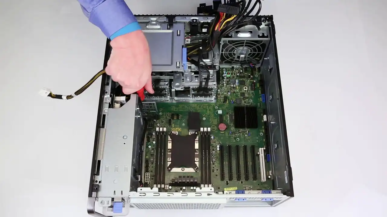 Dell Precision 5820 و 7820: جایگزینی مادربرد