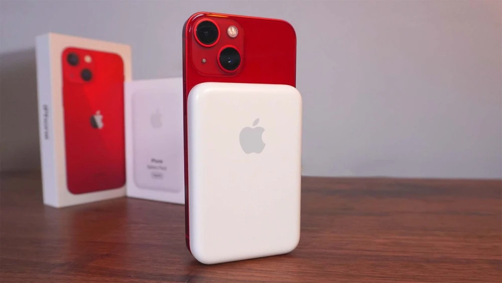 iPhone 13 Mini و Apple MagSafe Battery - The Perfect Duo